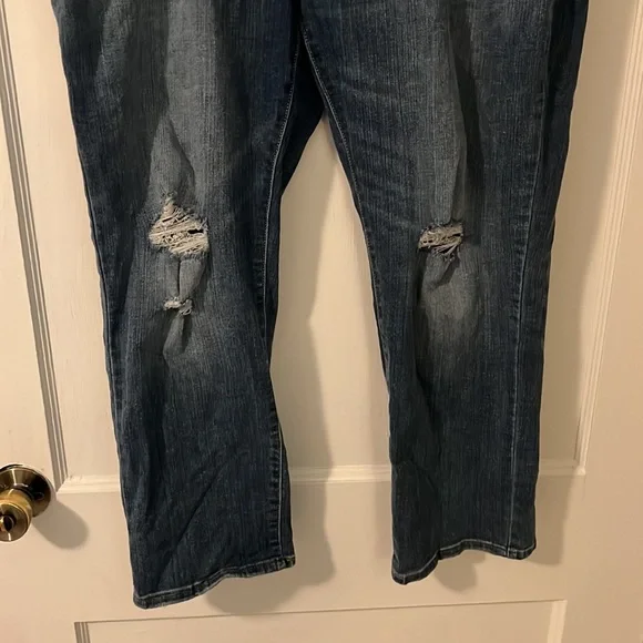 Levi’s Boyfriend Crop Jeans! - Picture 3 of 7